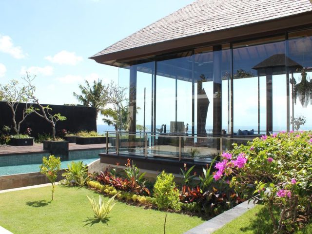 Villa with an open pavilion and lawn at Villa Biu-Biu C03